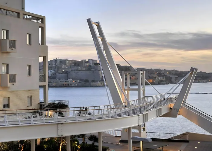 Stunning 2Br Holiday Penthouse In Central Sliema