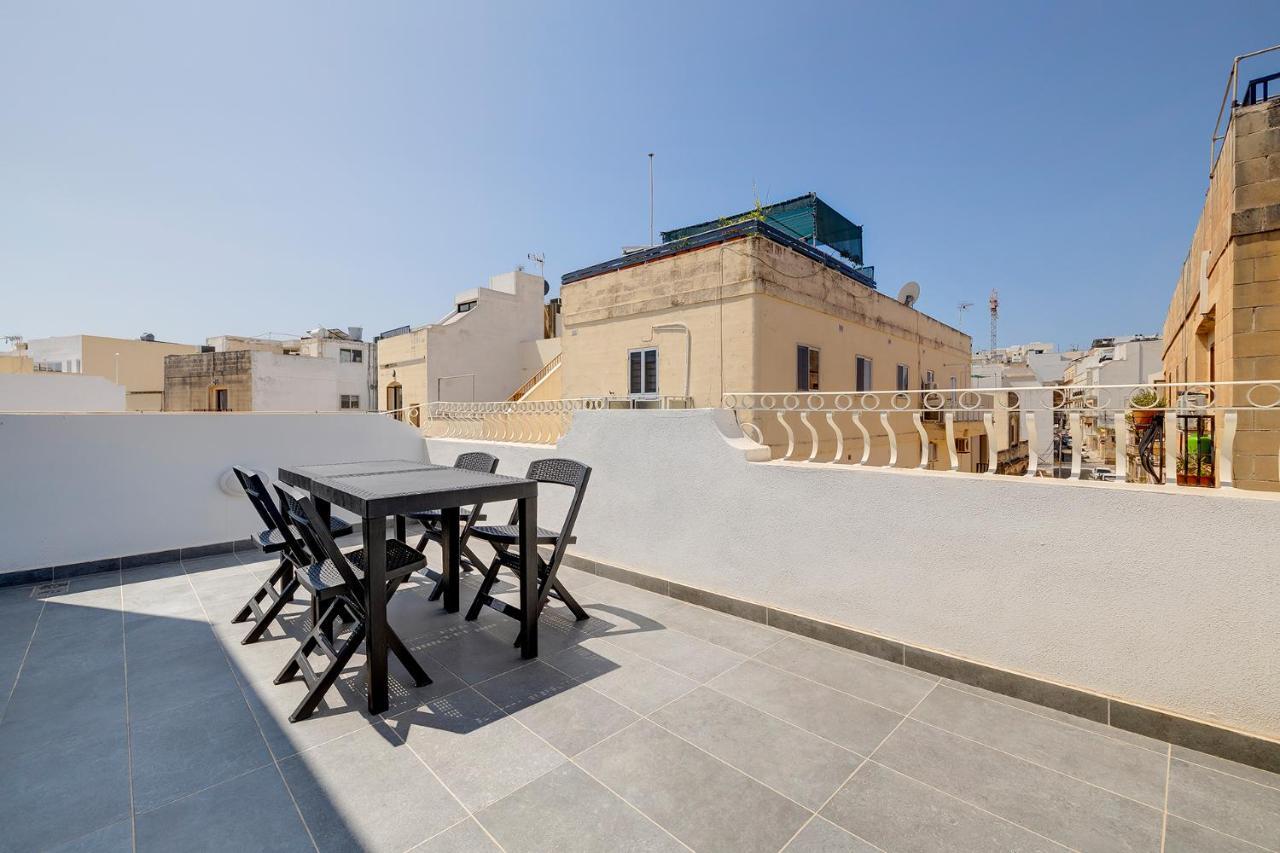 Apartman Stunning 2br Penthouse In