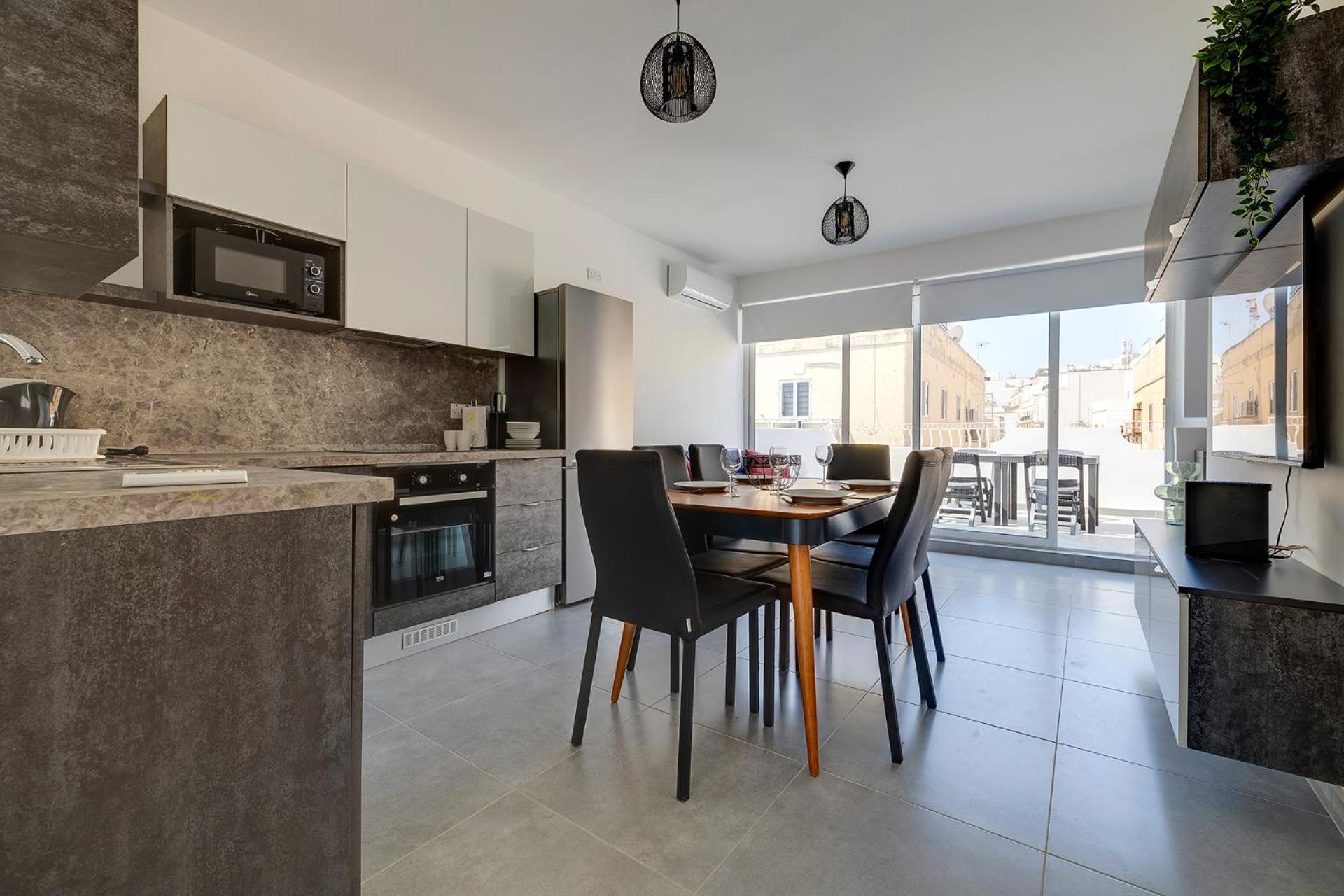 Stunning 2br Penthouse In Sliema