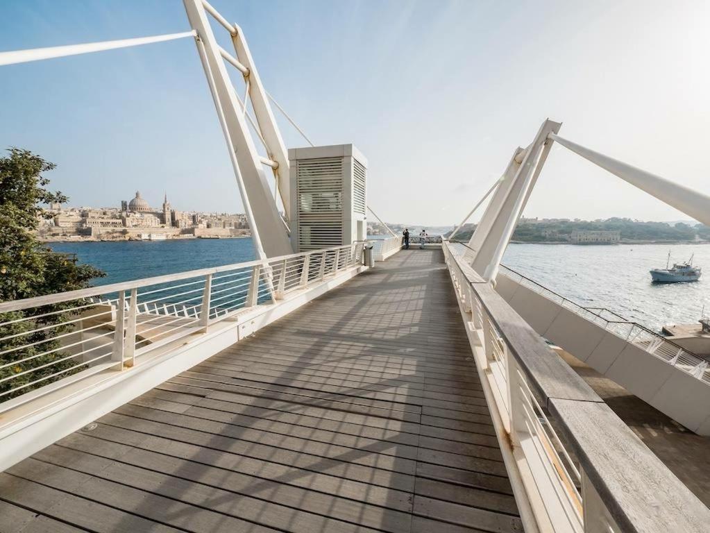 Apartman Stunning 2br Penthouse In