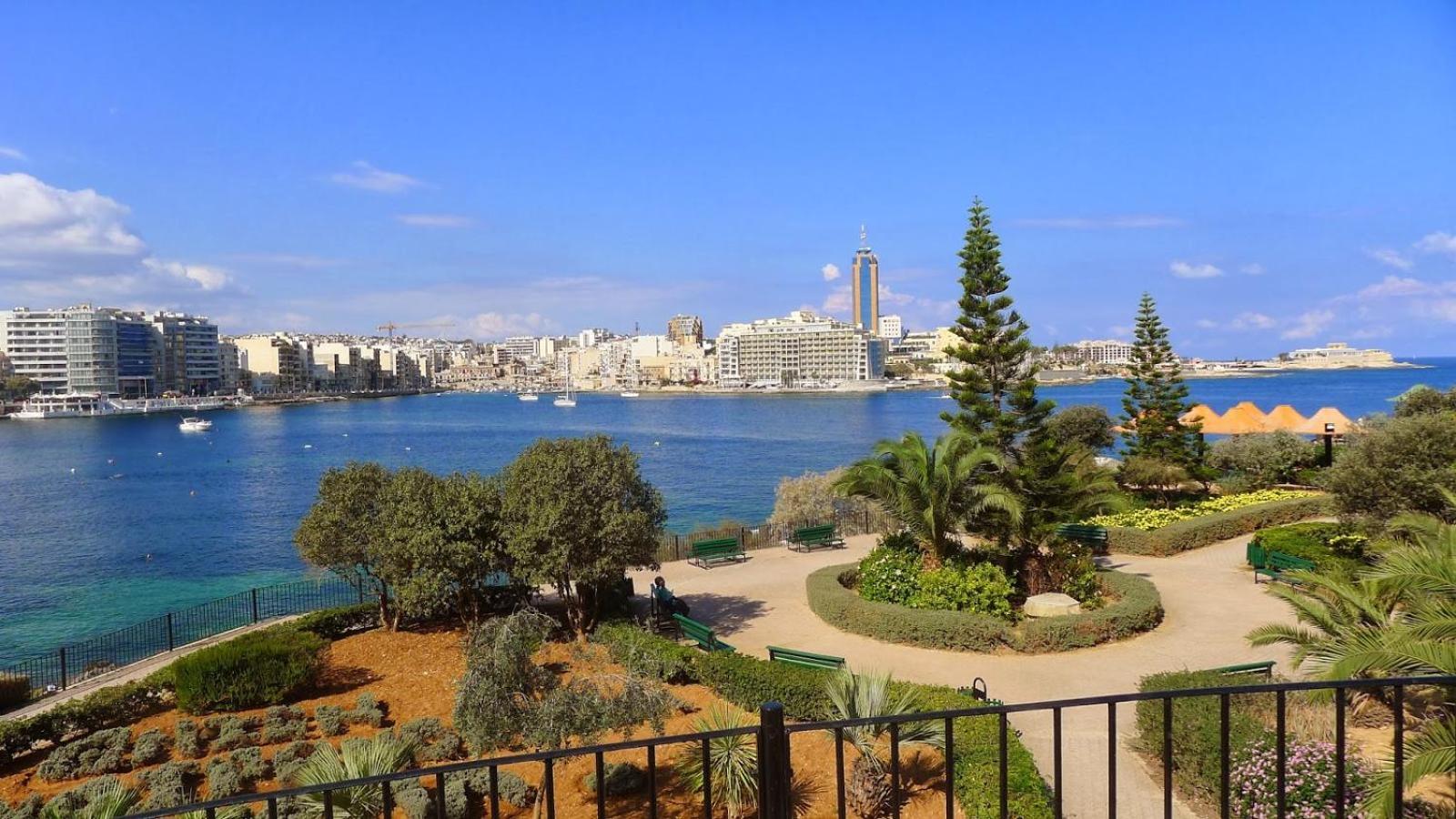Apartman Stunning 2br Penthouse In *