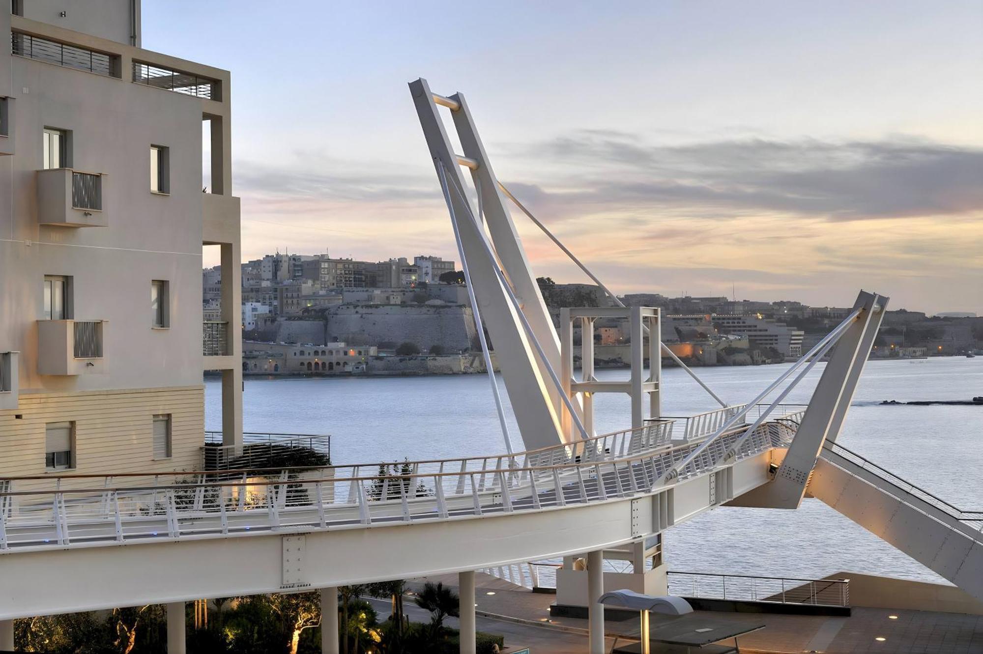 Stunning 2br Penthouse In Sliema